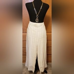 Loft Linen. Tan and White. Fits as Medium. Cuffed just above ankle. Worn once.